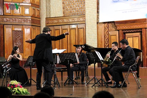 Trao học bổng hỗ trợ tài năng trẻ âm nhạc Việt Nam - ảnh 1